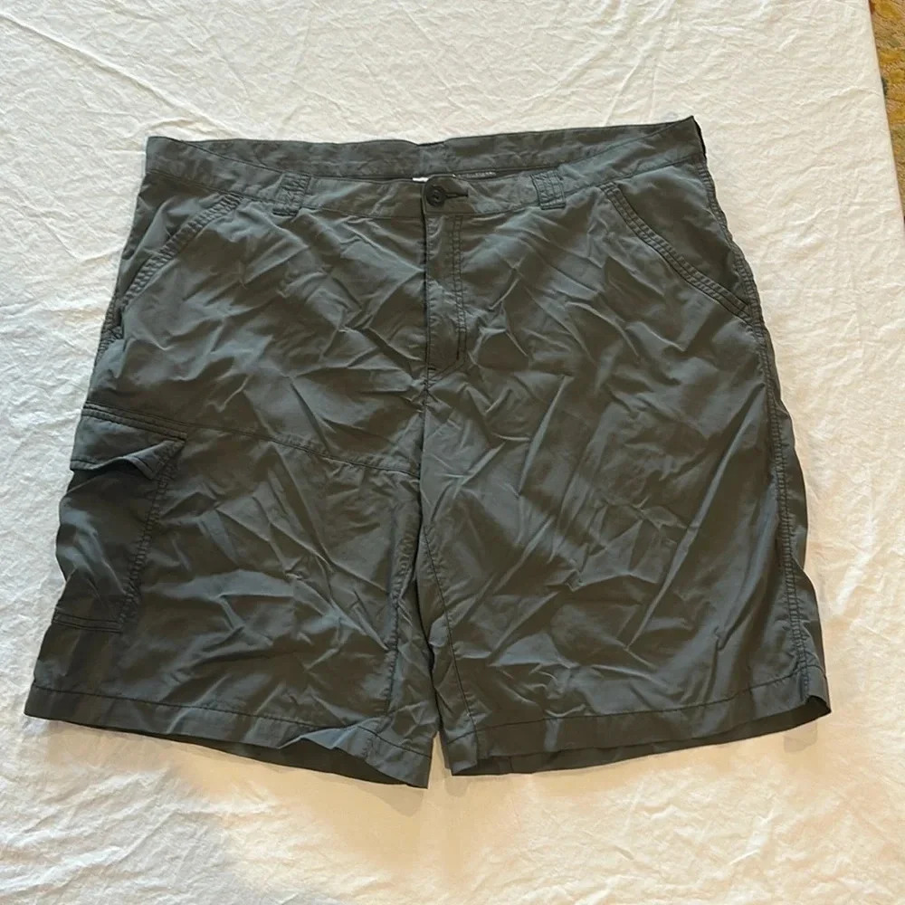 Columbia 42 x 11"‎ Green Ripstop Omni 1535693 Battle Ridge II Cargo Shorts EUC